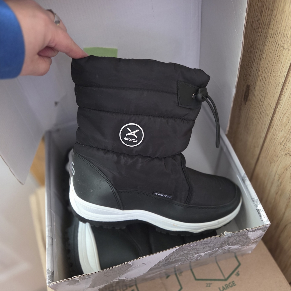 Arctix Women's Black and White Winter Boots